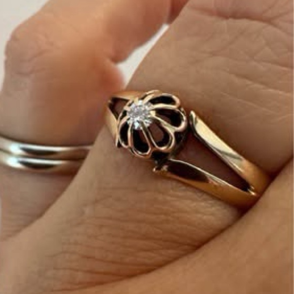 10K Solid Gold Vintage Victorian Flower Diamond Ring